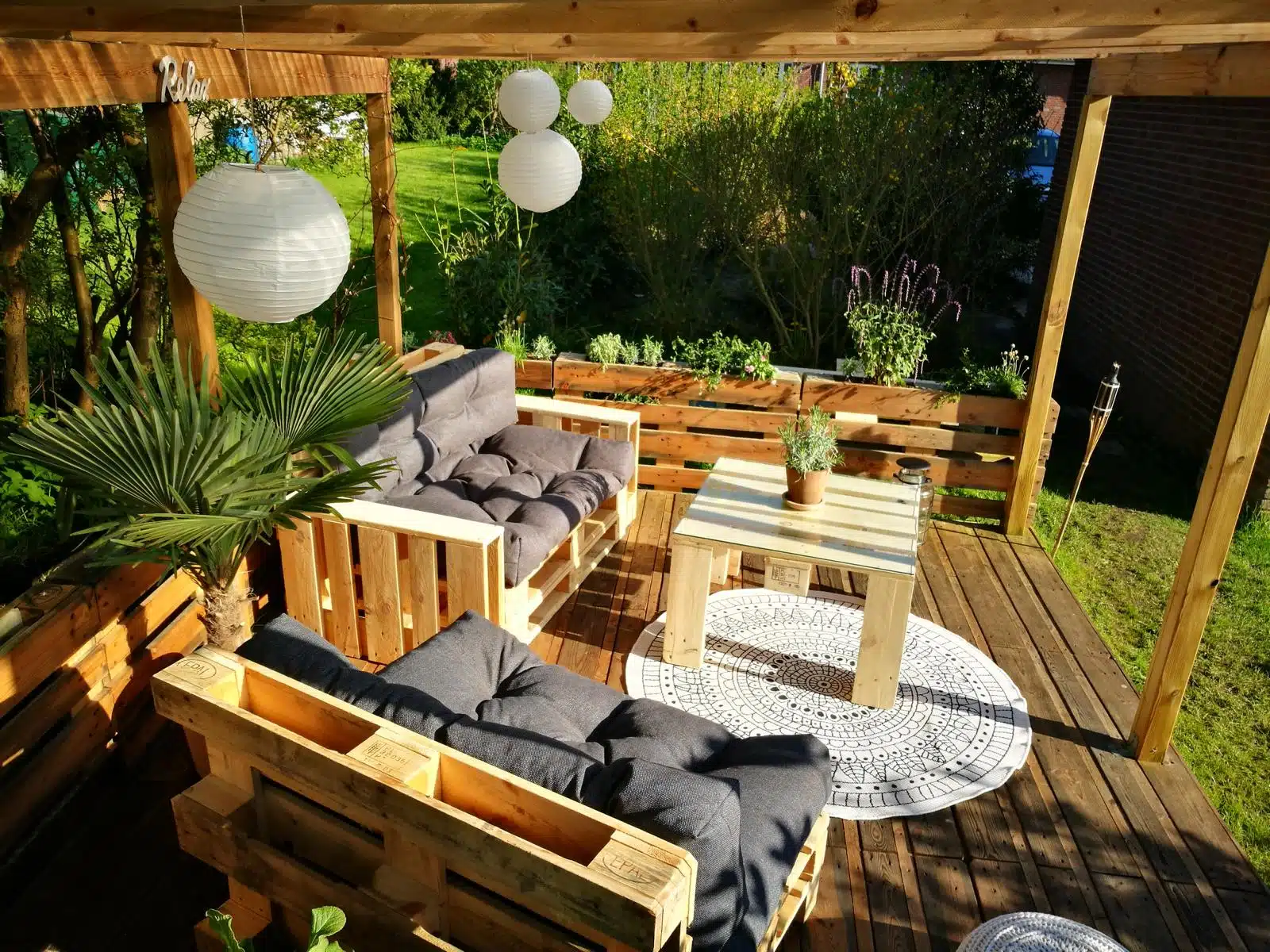 Palettensofa-Sofa-aus-Paletten