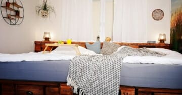 großes-xxl-palettenbett-kingsize-familienbett