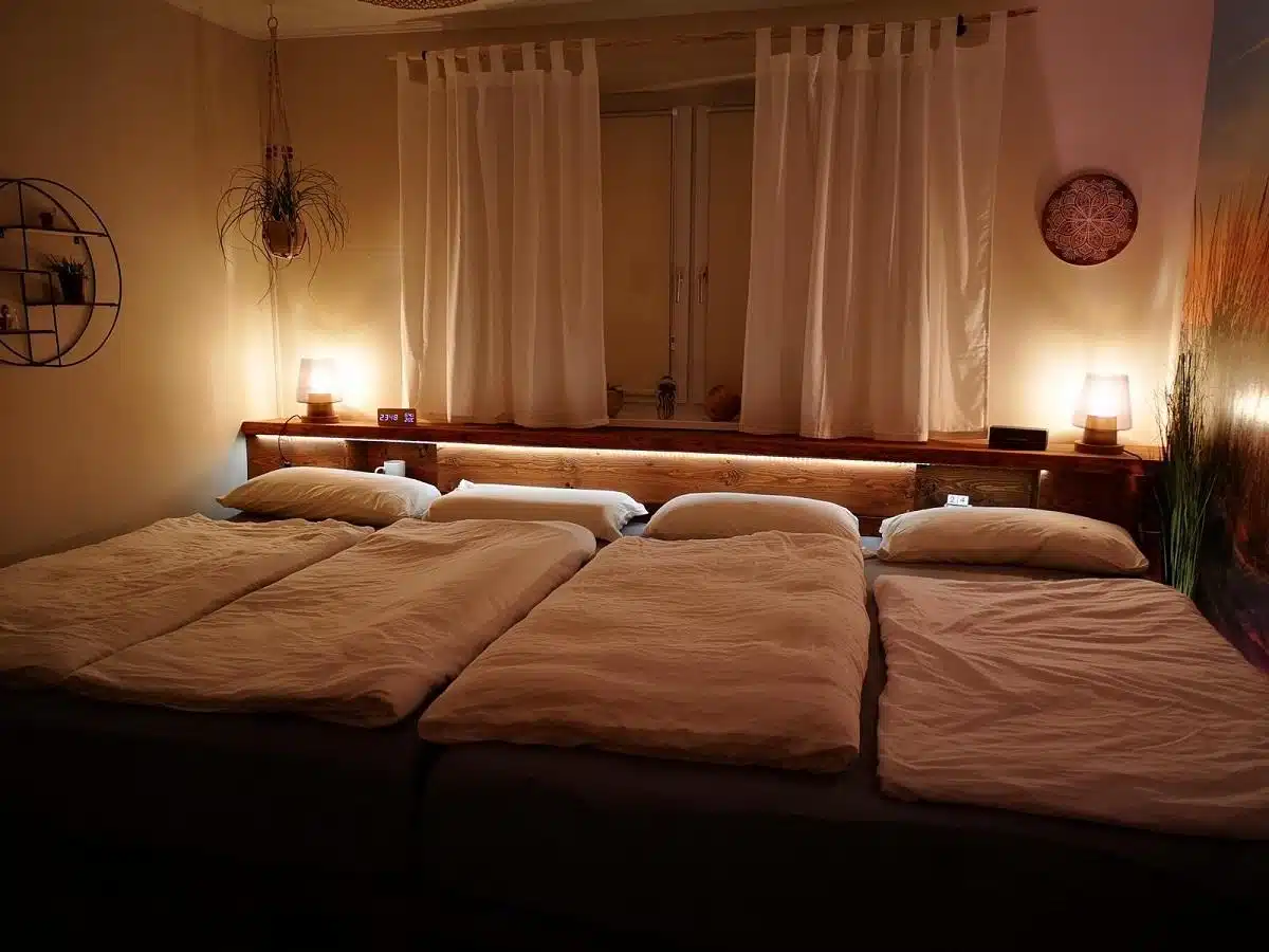 palettenbett-mit-led-beleuchtung