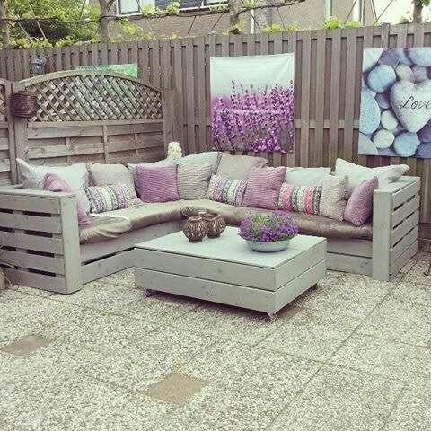 ᐅ Paletten Lounge bauen  Palettencouch Anleitung & Shop