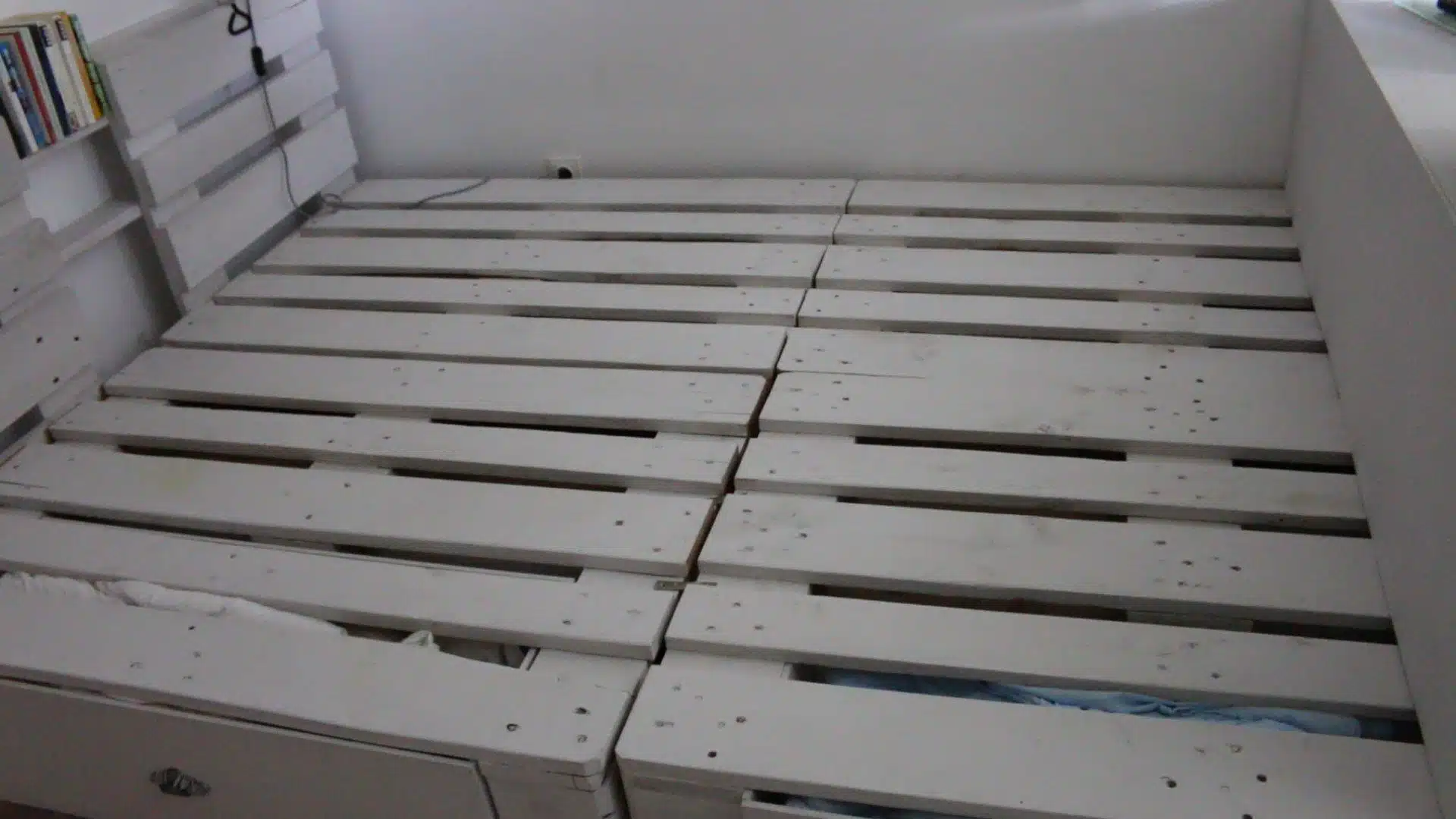 Palettenbett ohne Lattenrost
