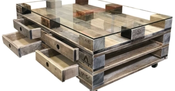 Couchtisch aus Paletten mit Glasplatte