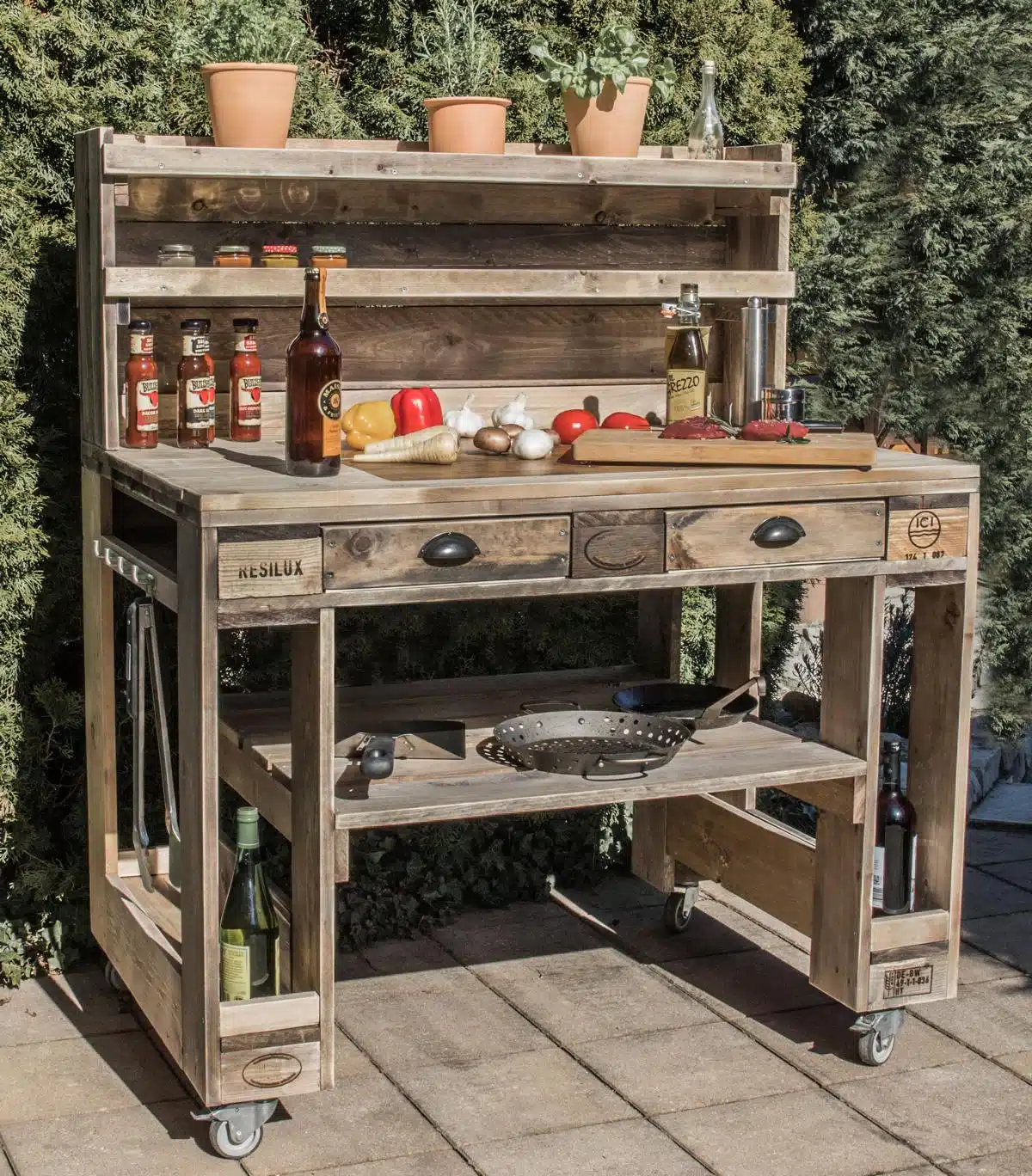 Grilltisch aus Paletten-Grill Tisch aus Europaletten Palettenmöbel