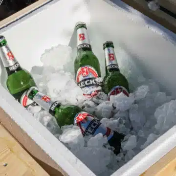 Grilltisch aus Europaletten Palettenmoebel Kuehlbox