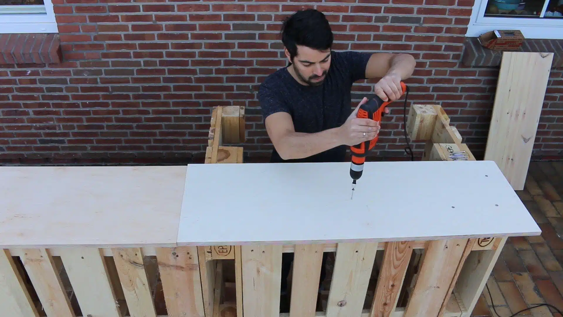 bar aus europaletten palettenmoebel selber bauen