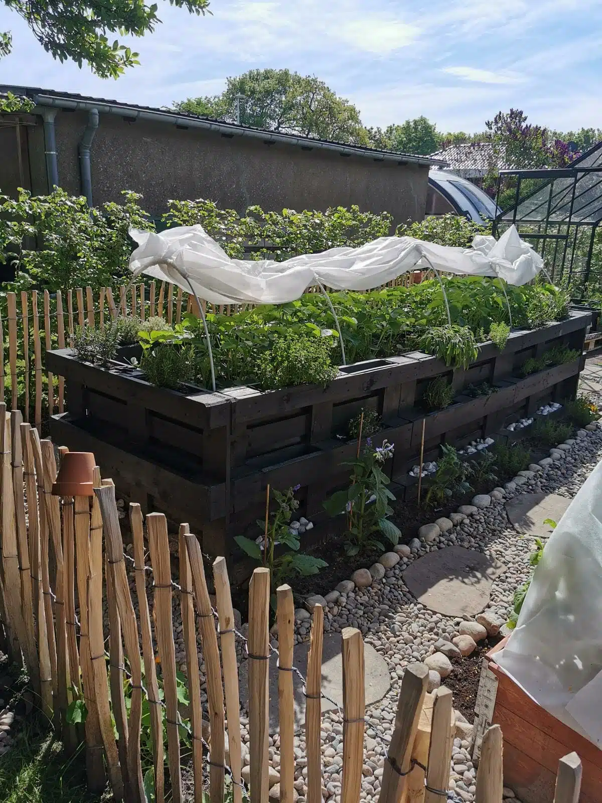 hochbeet aus europaletten selbst gebaut anleitung