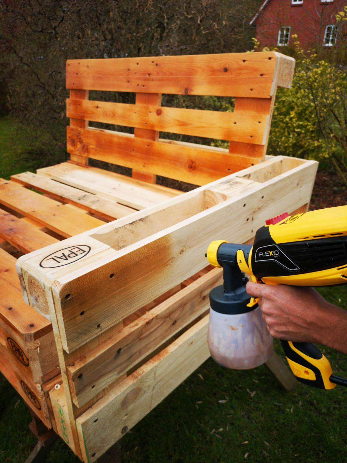 palettenmoebel farbe lasur lackieren holzschutz oel
