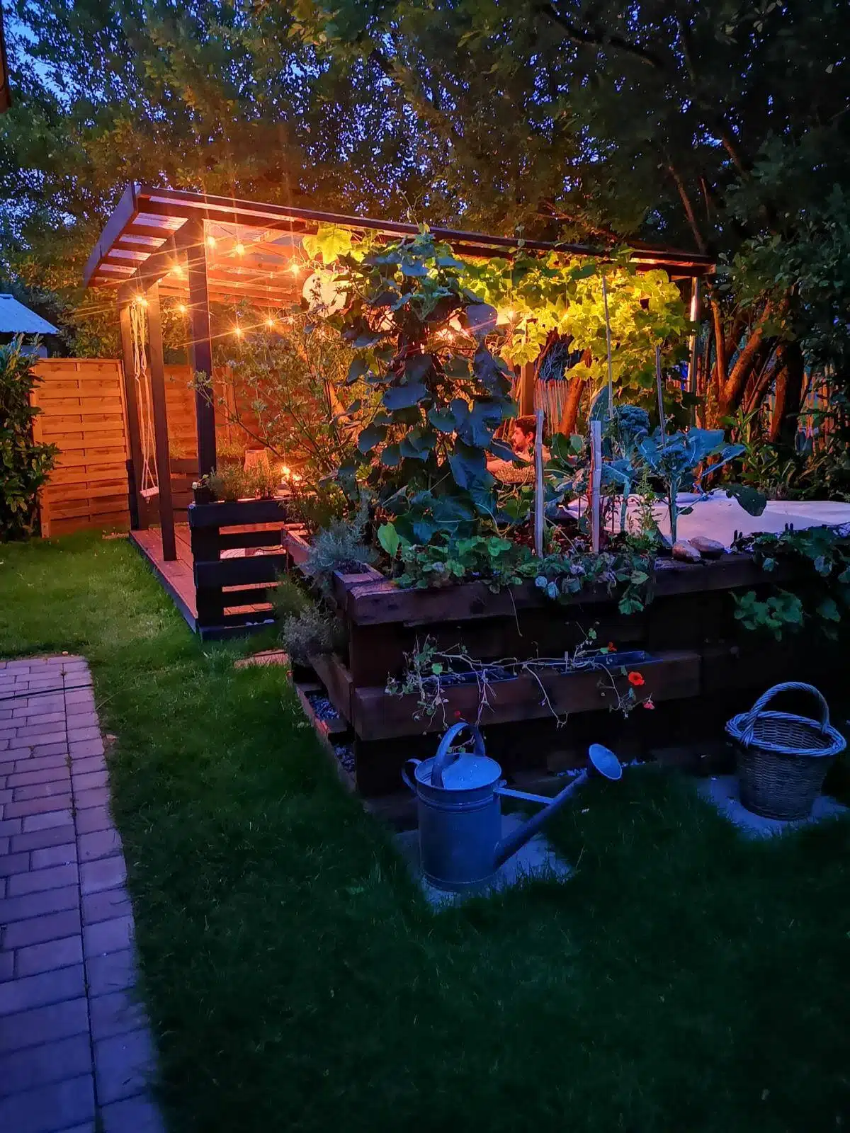 deko-garten-paletten-terrasse-gartenmoebel
