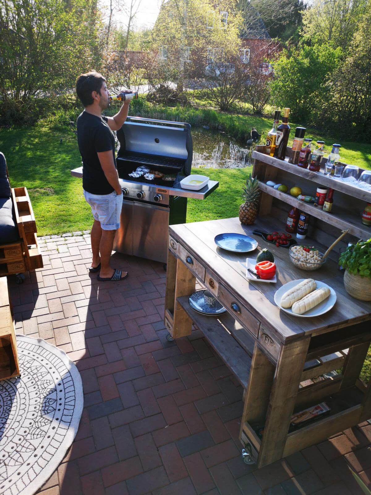 grillen mit grilltisch aus paletten