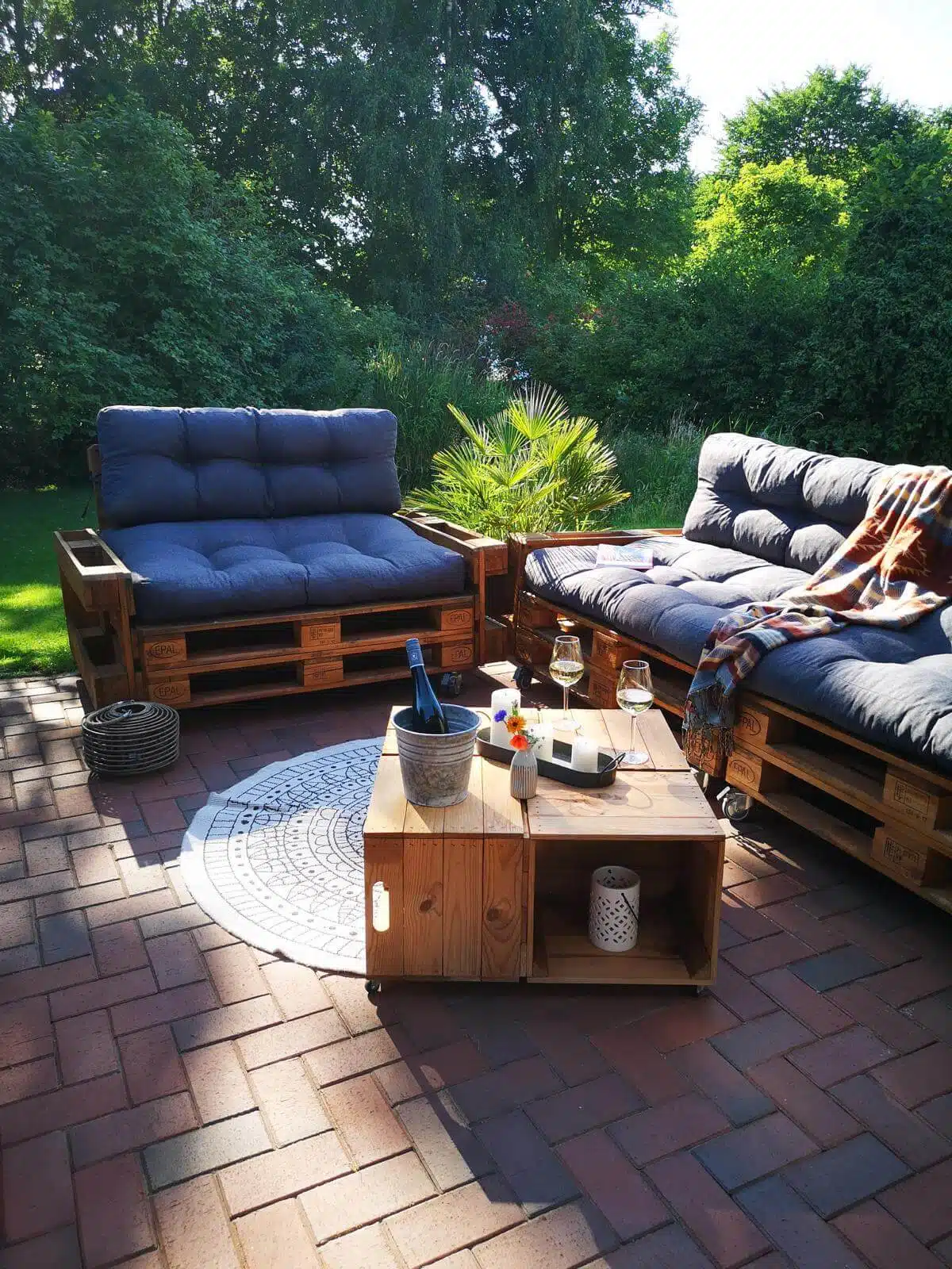 palettenbaenke terrasse gartenmoebel