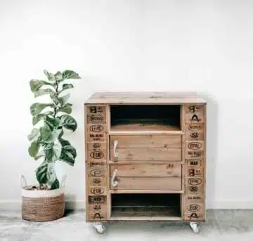 Highboard aus Palettenholz