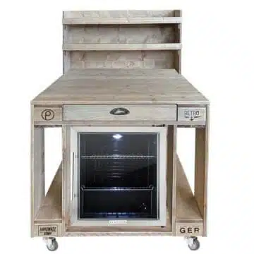 Außenküche mit Kühlschrank und Rollen