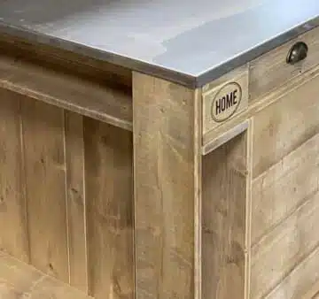 Außenküche mit viel Platz aus Paletten