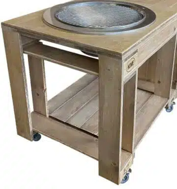 Holzkohlegrill auf Palettenwagen