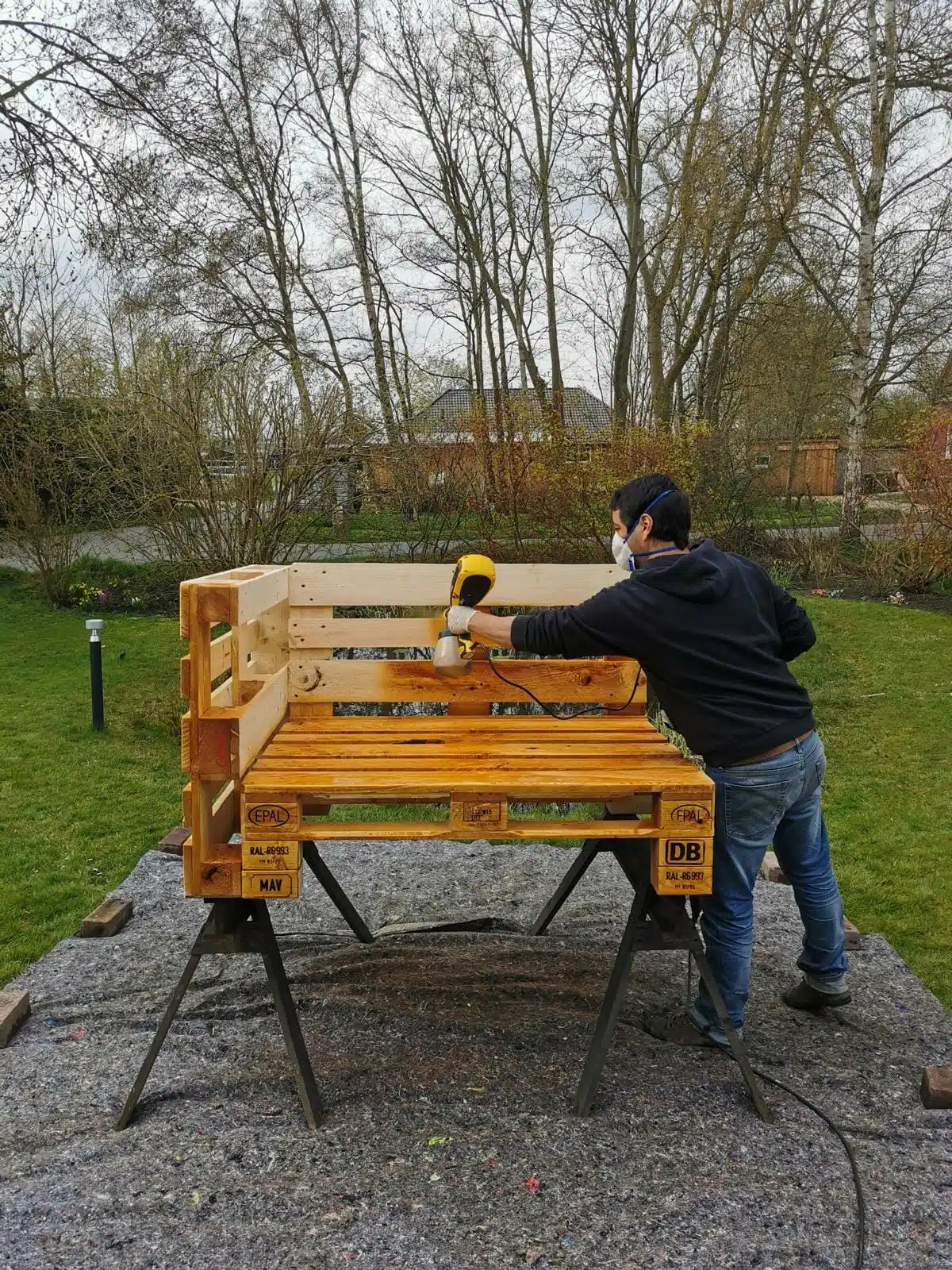 palettenmöbel anspruehen lackieren