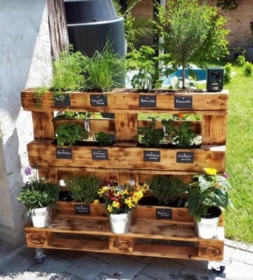 Paletten Blumenkasten selber bauen Paletten Pflanzeinsatz