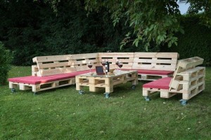 Gartenmöbel aus Paletten- Lounge im Garten