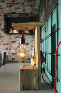 Lampe-aus-Paletten-Europaletten Möbel Vintage