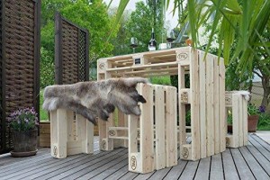 Palettenmöbel Sitzgruppe- Bar auf der Terrasse